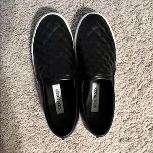 Steve Madden Slip ons black